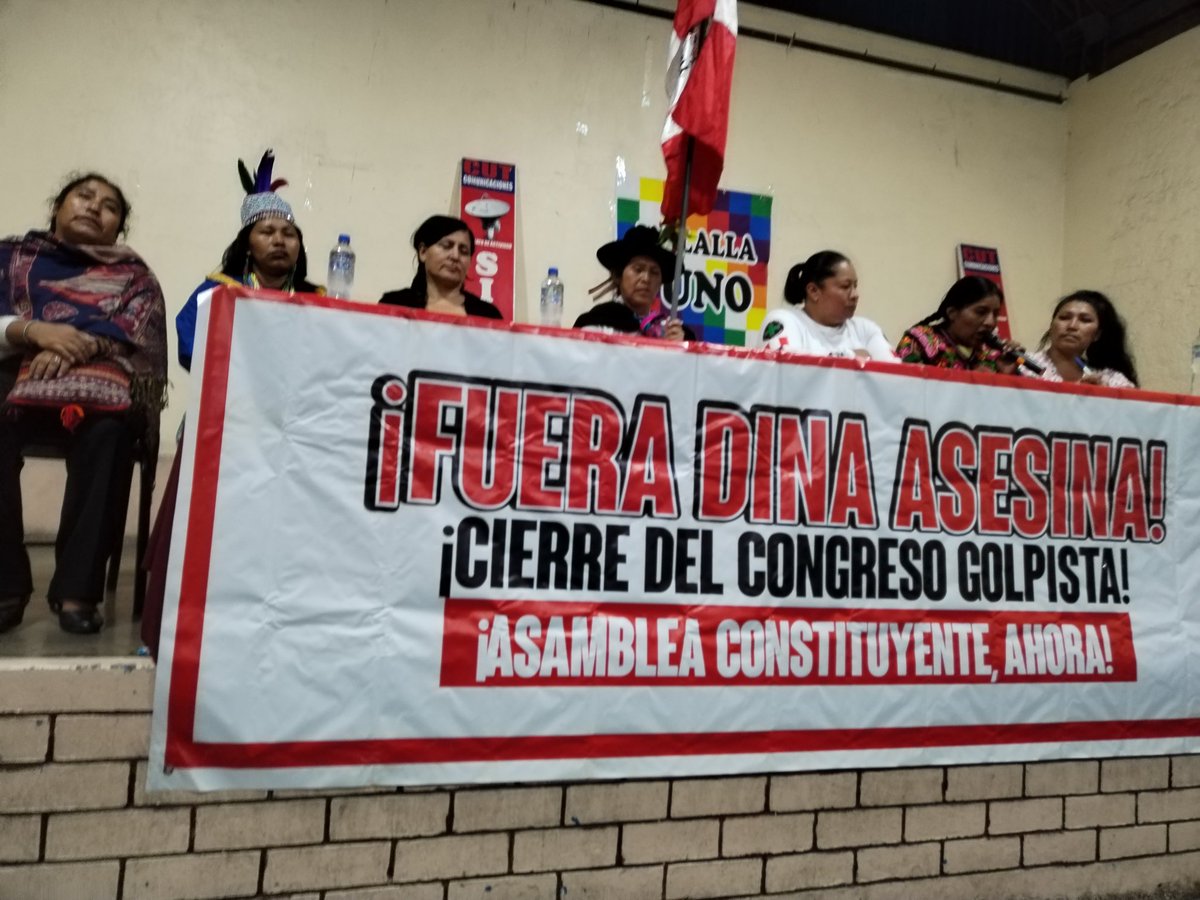 mxcperu's tweet photo. Empezamos el evento "Mujeres en lucha, hablan las protagonistas" con valientes mujeres de Cusco, Puno, Juliaca, Ucayali y Lima que no han dejado de movilizarse contra la dictadora, por democracia y nueva Constitución 
#NingunaMujerConDina
#DinaAsesinaRenunciaYa https://t.co/wGvMeZDjhg