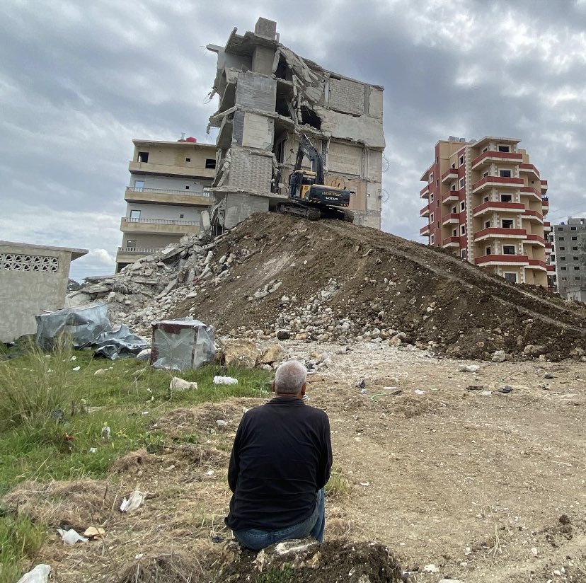 mo_sawaf's tweet photo. Alaa Shehadeh, a citizen from the city of Jableh, is waiting for his building to be demolished after the devastating earthquake by engineering cadres. #syria #syriaearthquake #jableh #latakia https://t.co/KXVt4p1IdA