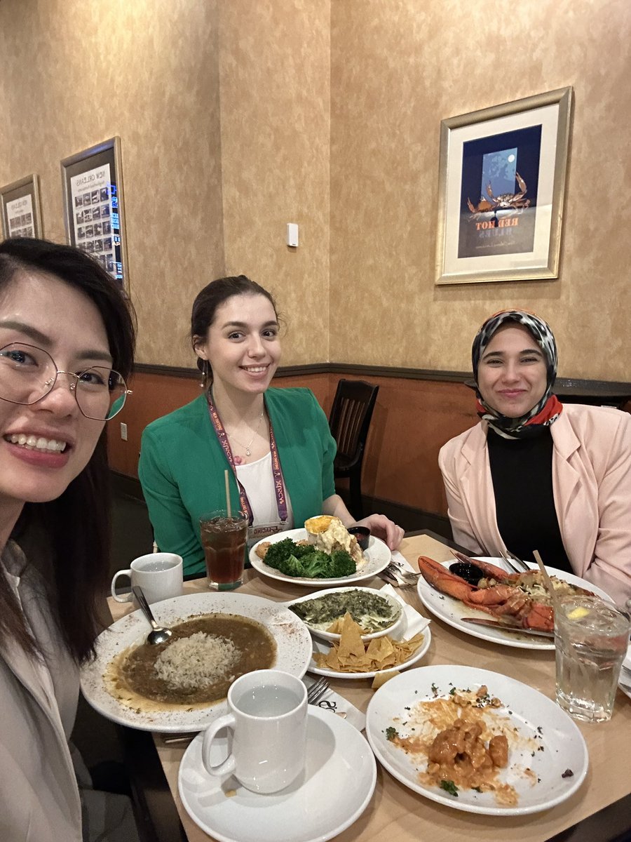 JiejingGiGi's tweet photo. Girls night 😝 #Temple #Templepath @templepathology @DZenezan @belogrivceva_e https://t.co/3Ax8IZReCm