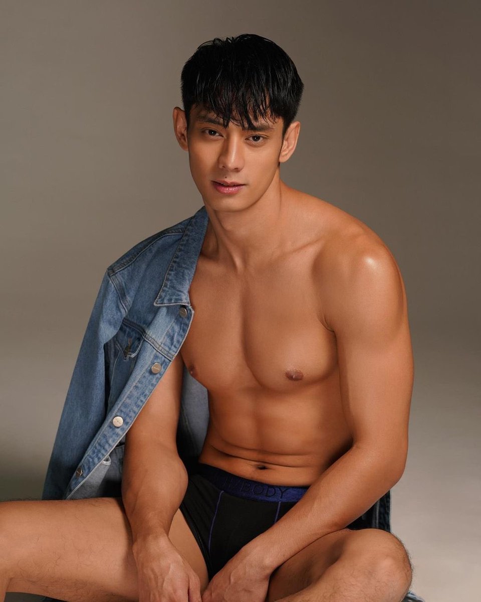 lovedawoon's tweet photo. he would look even better with my mouth on him btw https://t.co/p8Pao7qt46