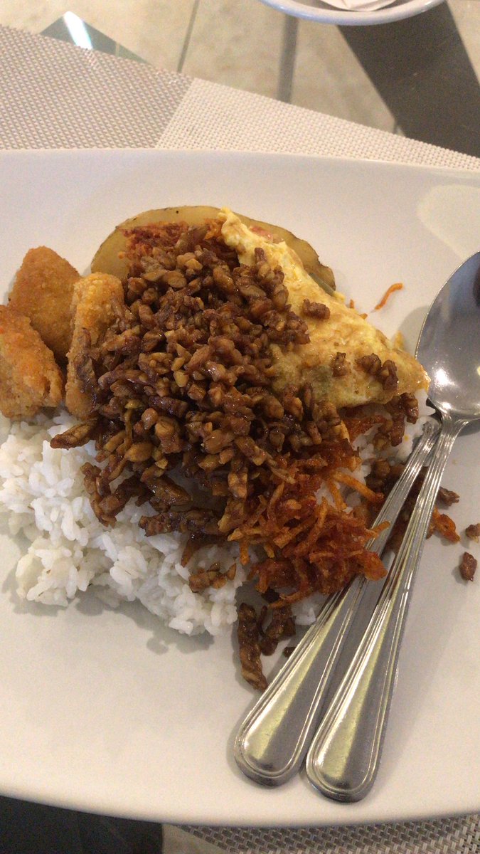 rawrrgrizzly's tweet photo. sneak peak beberapa menu sarapan pendidikan BFLP, sumpah kalo sarapan menunya mahh gapernah gagal๐ฎโ๐จ๐คฉ wkwk
#BFLPIT #BFLPBRI #lifeatbri https://t.co/8TCKnqncuF