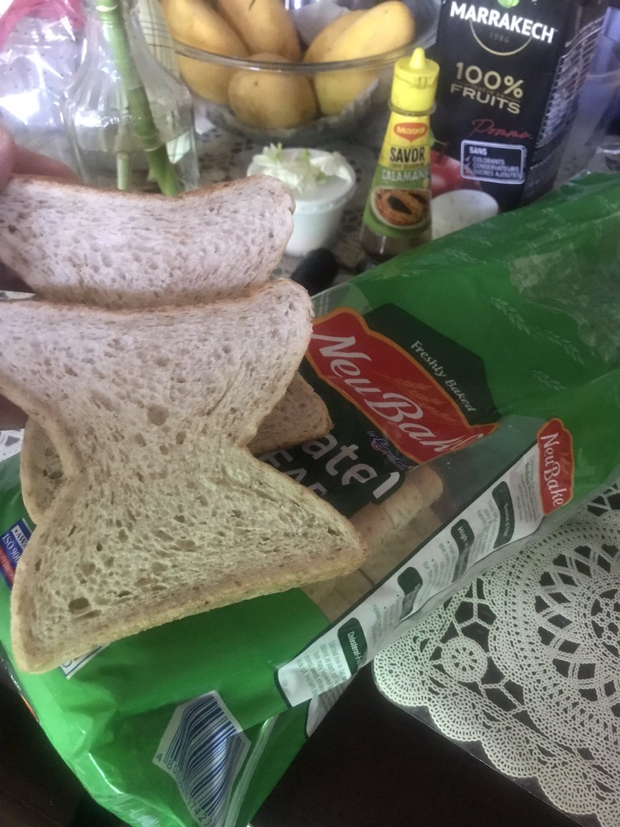 lingkodbayan's tweet image. NewBake by Gardenia @gardeniaph ganyan po ba talaga design n cut niyan? Kaya pala nakatipid ganyan laman. #tinapay #bread #gardenia #newbake #quality