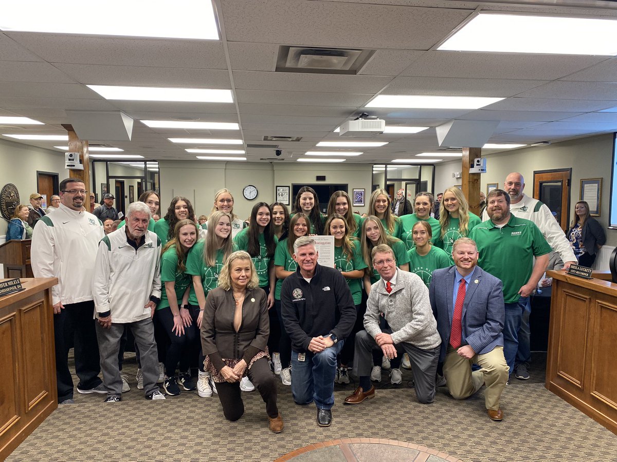 ghsportsnetwork's tweet photo. Thanks to @MtJulietCity and Mayor @JamesManess for inviting @GreenHillWBB to tonight’s Board of Commissioners meeting!

The mayor presented the Lady Hawks with a proclamation to recognize a historic 2022-2023 season and the program’s first appearance in the state tournament! https://t.co/Hv7qPUQ0nz