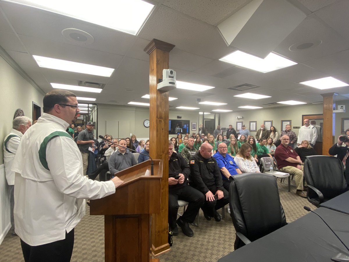 ghsportsnetwork's tweet photo. Thanks to @MtJulietCity and Mayor @JamesManess for inviting @GreenHillWBB to tonight’s Board of Commissioners meeting!

The mayor presented the Lady Hawks with a proclamation to recognize a historic 2022-2023 season and the program’s first appearance in the state tournament! https://t.co/Hv7qPUQ0nz