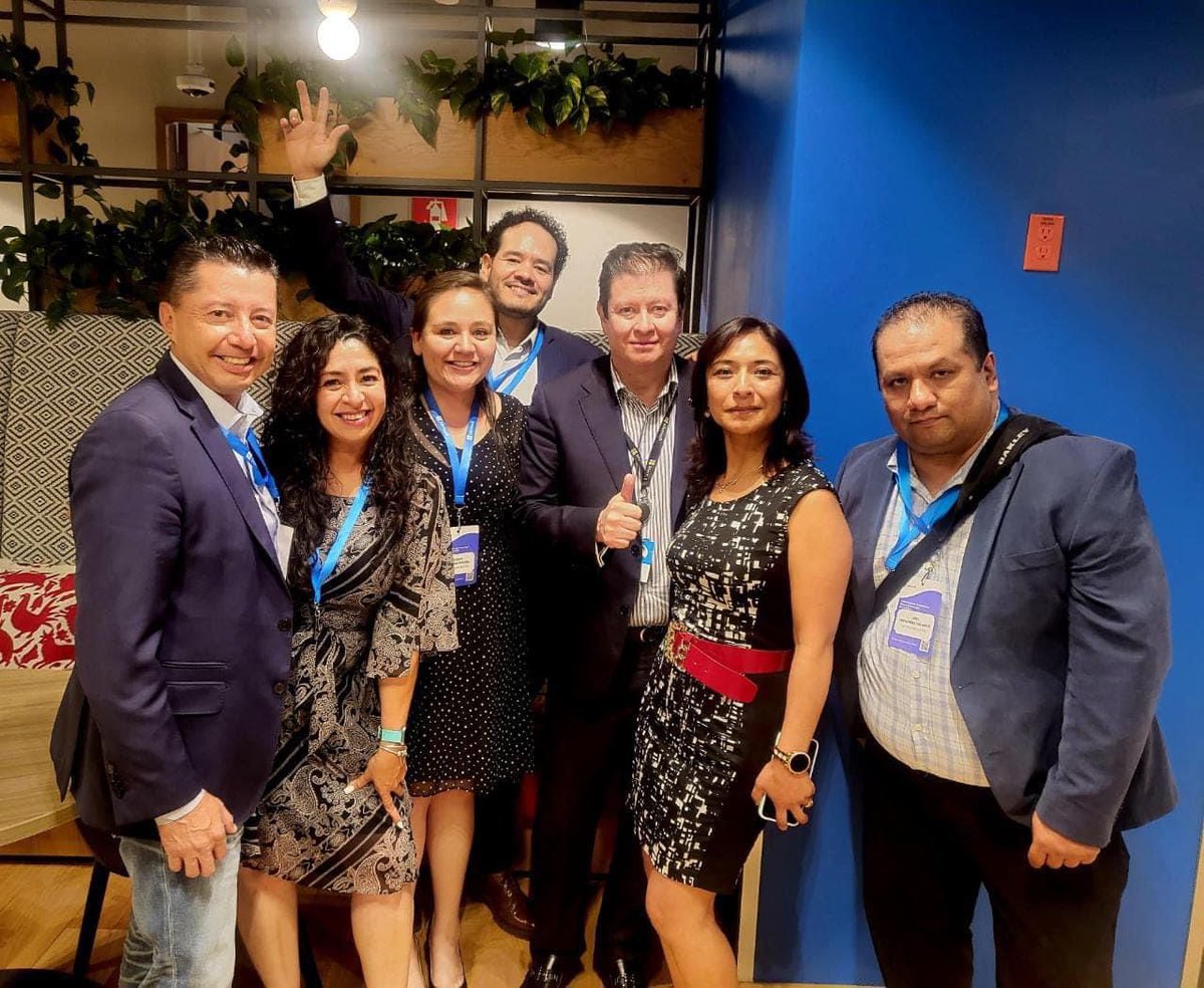 RafaSanchezLz's tweet photo. Tuve el privilegio de participar en los #MicrosoftPartnerDays, compartiendo con nuestros socios estratégicos, la importancia de la #tecnología para contribuir al desarrollo del país. En #Microsoft sabemos que el futuro es colaborativo y solo así podemos llegar más lejos. https://t.co/kITizLP9qy