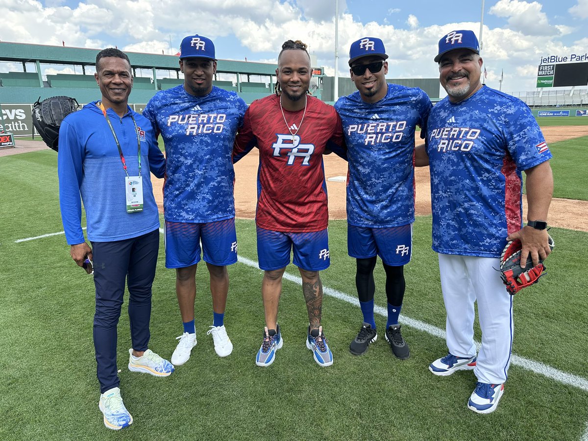 thefresh24's tweet photo. #WBC2003 momento historico para Naguabo. @SugarDiaz39 lanzando @Machete recibiendo https://t.co/rFf9HshY9P