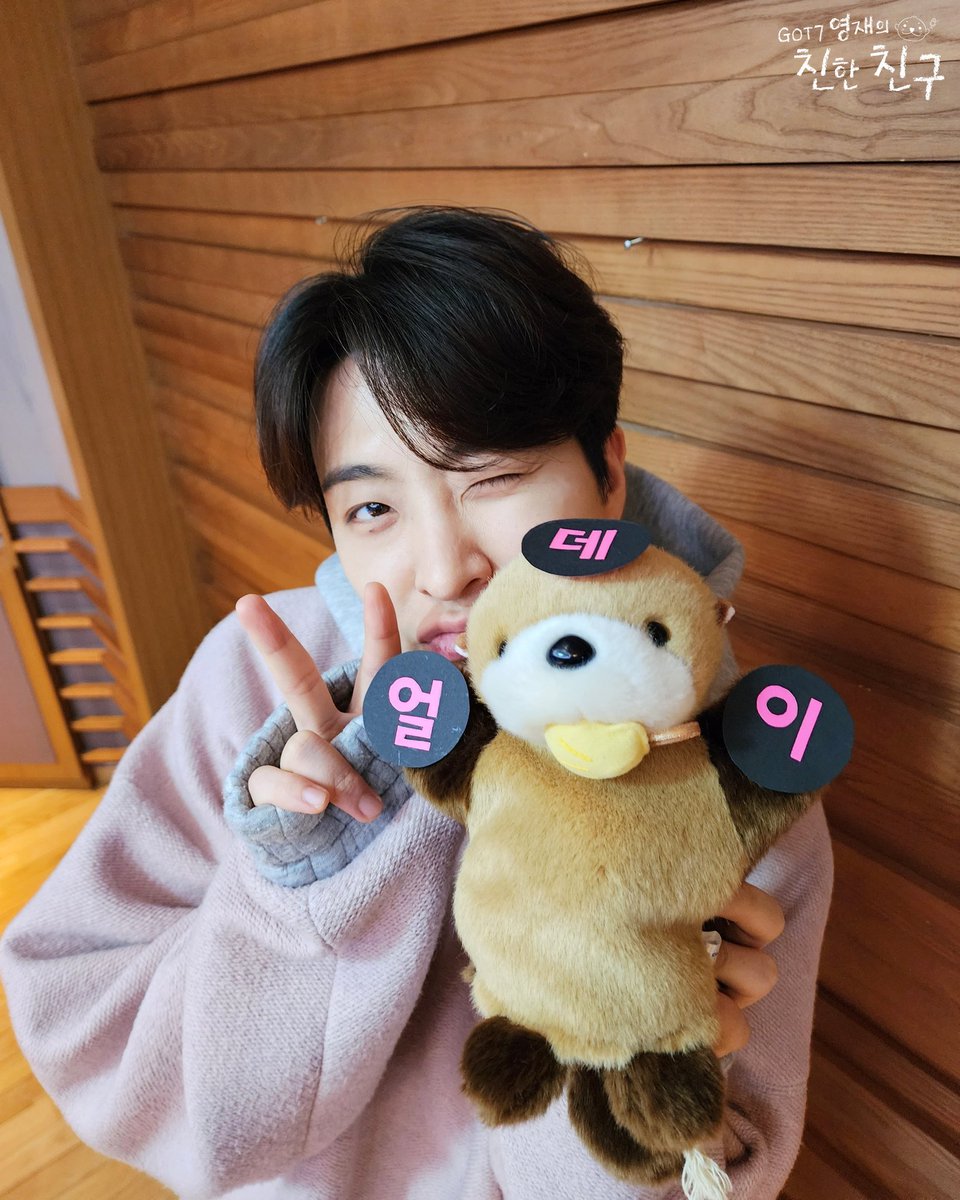 mbcbf_ever's tweet photo. 🦦친친🦦

핑크 아이템이 
달디한테 눈치껏 알아서 안 떨어졌으면 좋겠댜..🧲🩷

월요병도 피해가는 듯이 
또 한껏 예뻐버린 #ErrrDay 스위리 달디와 
내일은 화요팅하자요‼️

#MBC #RADIO #GOT7영재의친한친구 #친한친구 #친친 #달친친 #달디 #GOT7 #갓세븐 #영재 #YOUNGJAE https://t.co/4pFEdnkTME