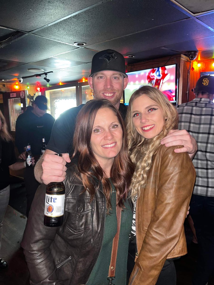 28 days! 1st stop: reunion at <a href="/LosersBar/">Losers Bar</a> 

<a href="/MegPatrickMusic/">Meghan Patrick</a> we're comin' for ya!! #oprydebut #nashville #tn #mfp #nash #lfg #throwback 

<a href="/dhoefkens67/">Go Bills</a>