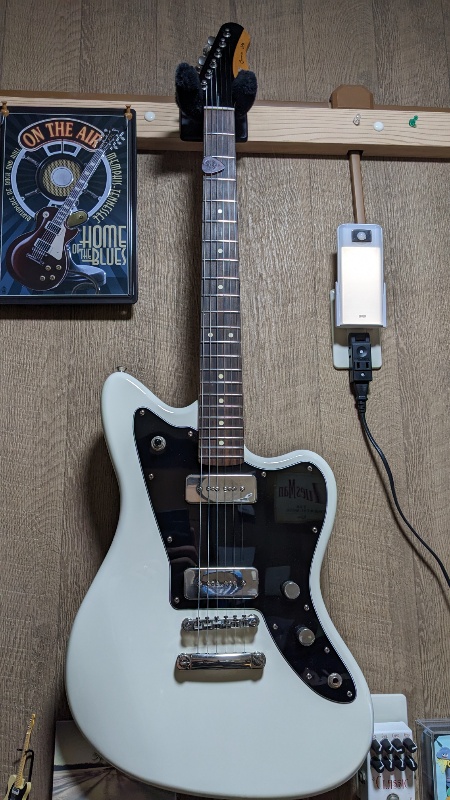 autergo's tweet photo. もう一丁!#MyNewGear
Fano Omnis JM6。中古だけど状態も良くてP90らしいハリのあるサウンド。
以前所有していたDon Grosh Electrajetよりも中音域が豊かなで幅広く使えそう🥰
#Fano #Omnis #JM6 https://t.co/YiKFm7T2v6