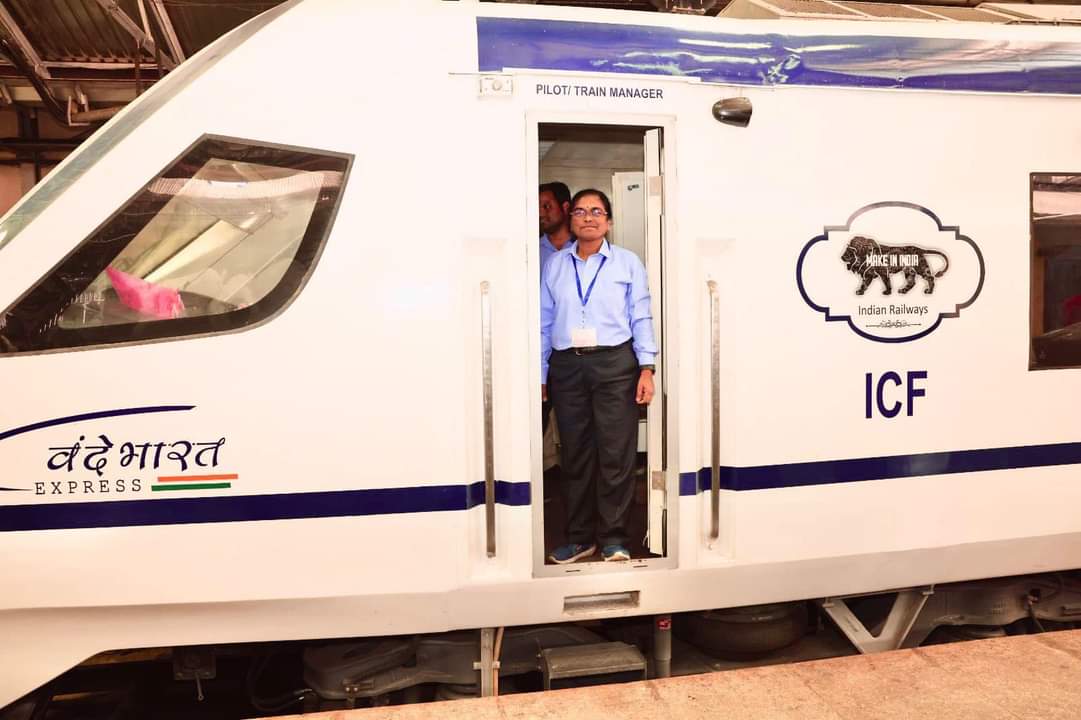 Dikshant__777's tweet photo. अब नारी शक्ति चलाएँगी वन्दे भारत 👧

#VandeBharat   

#NewIndia https://t.co/4yRKxaD6hU