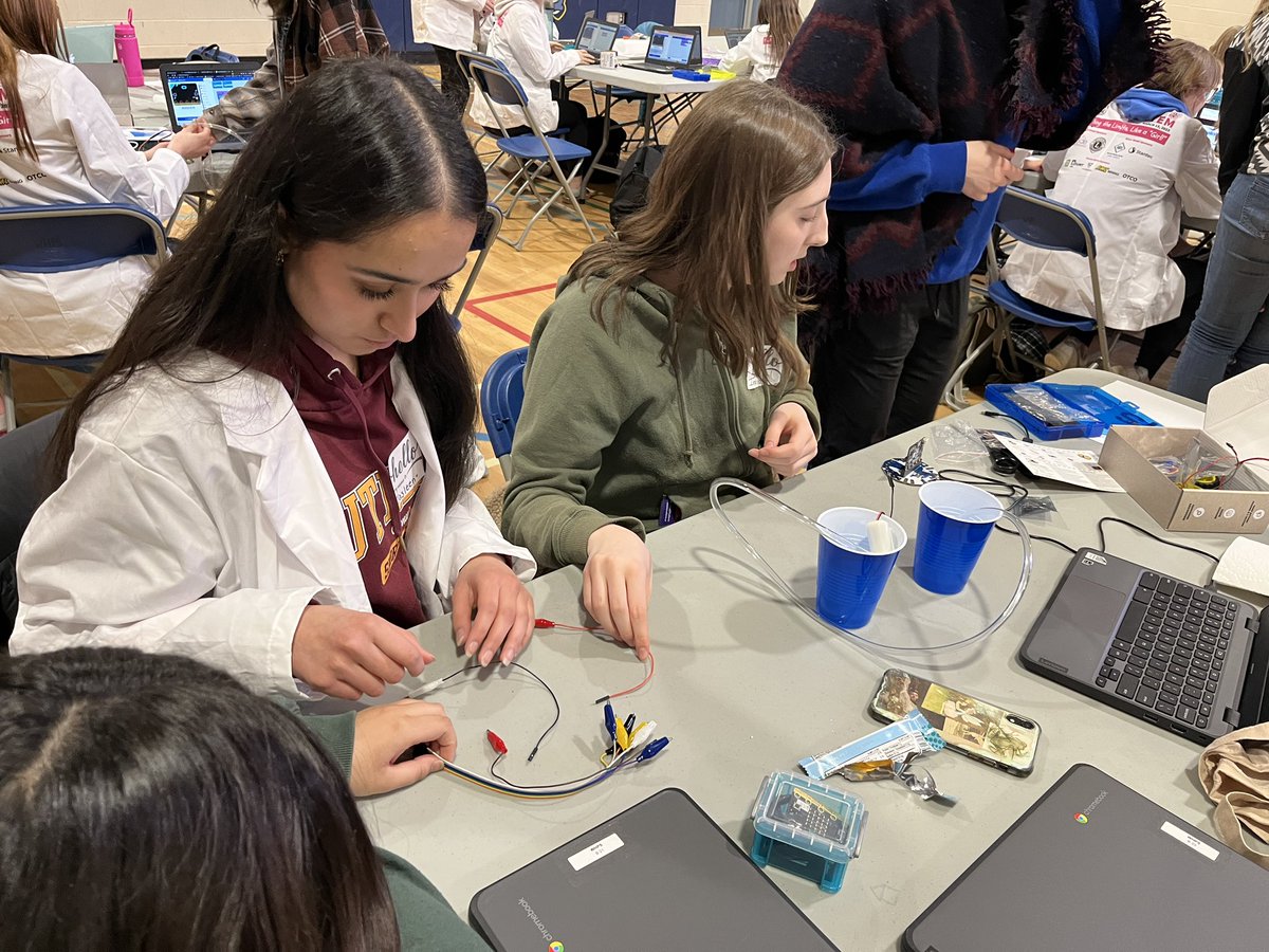 TarynneCable's tweet photo. Today we got to bring Girls In STEM back @BlackGldSchools and it did not disappoint. The girls left inspired and ready to push the limits, like a girl! Thank you @insideeducation @WISESTualberta and all our sponsors that helped make the day a success. https://t.co/1pyZvMpzC2