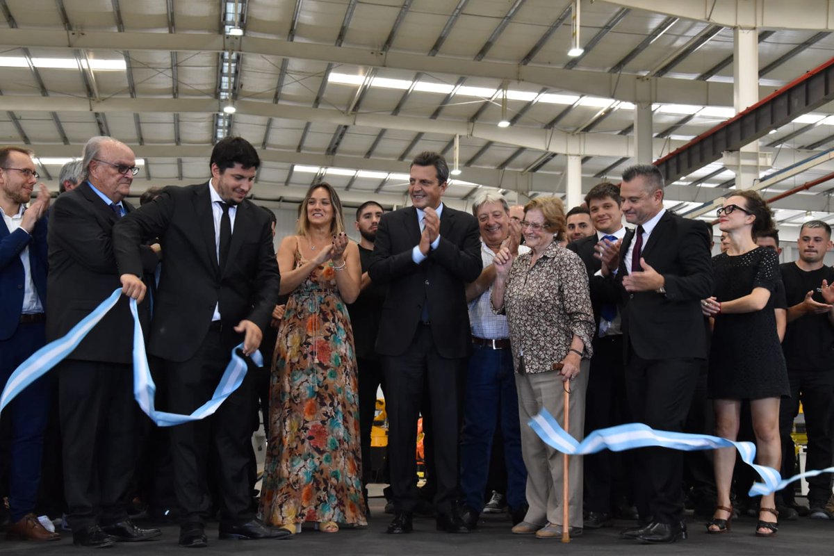 NDelCogliano's tweet photo. Acompañé al Ministro @SergioMassa, a la presidenta de AySA, @MalenaMassa y al Secretario de @produccion_arg, @dmvasco, en la inauguración de la nueva planta de @PatagoniaCNC y en la presentación del programa #PotenciaPyMEX destinado a promover a las Pymes exportadoras https://t.co/I3CRJRuy07