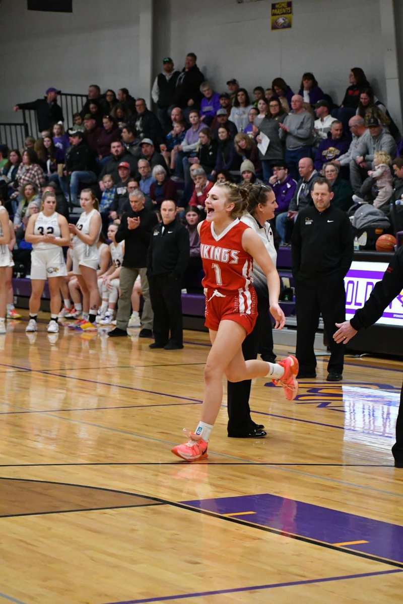 rio_gbb's tweet photo. Your excitement and energy say it all!!! What a year Emma Sampson!!! 2nd Team Trailways West!!! https://t.co/ARGqaXuBYk