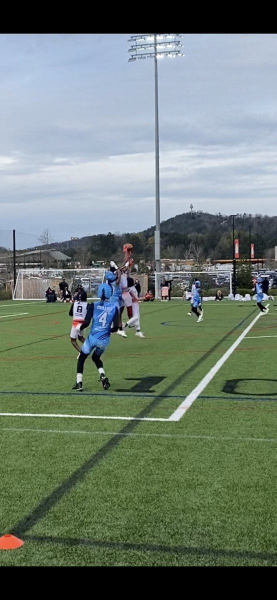 Amariharris2028's tweet photo. Sometimes u gotta head top your teammates 🤣🤣‼️ #highschoolblitz #7v7 #12u #pylon7v7 #2028 https://t.co/5JWp1AYBKV