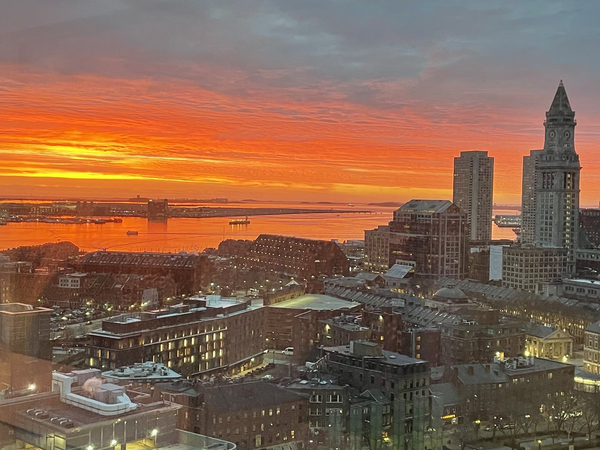 lexingtonsuper's tweet photo. Just now getting a chance to enjoy the pictures I took of the exquisite sunrise this morning. A beautiful calm before the storm. https://t.co/NUZTlwcZZ3