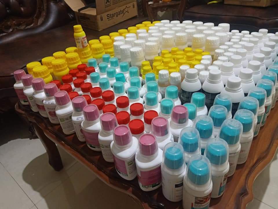 Kabar Indonesia Pagi...

Petani itu hulu, hilir entu tengkulak/pengepul. Soo.. yg dimaksud hulu hilir itu ya petani dan pengepul, sedangkan yg megang kekuasaan tertinggi atas keduanya adalah perusahaan saprodi.