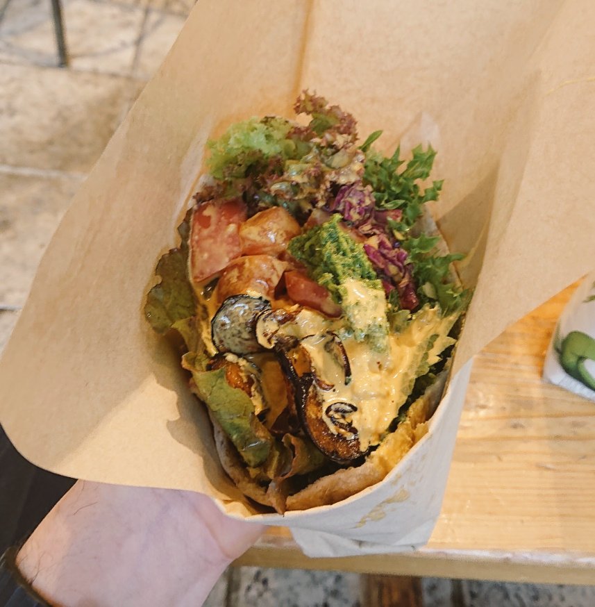 yanchtakkar's tweet image. WBC出場国の食べ物紹介

#PoolD

イスラエル🇮🇱

ファラフェルサンド

キンズラー兄貴とザックワイスさんがいるイスラエル！

ひよこ豆のコロッケ的なファラフェルのサンドイッチは世界中のベジタリアンにも愛されていますね

#WorldBaseballClassic                  
#侍ジャパン