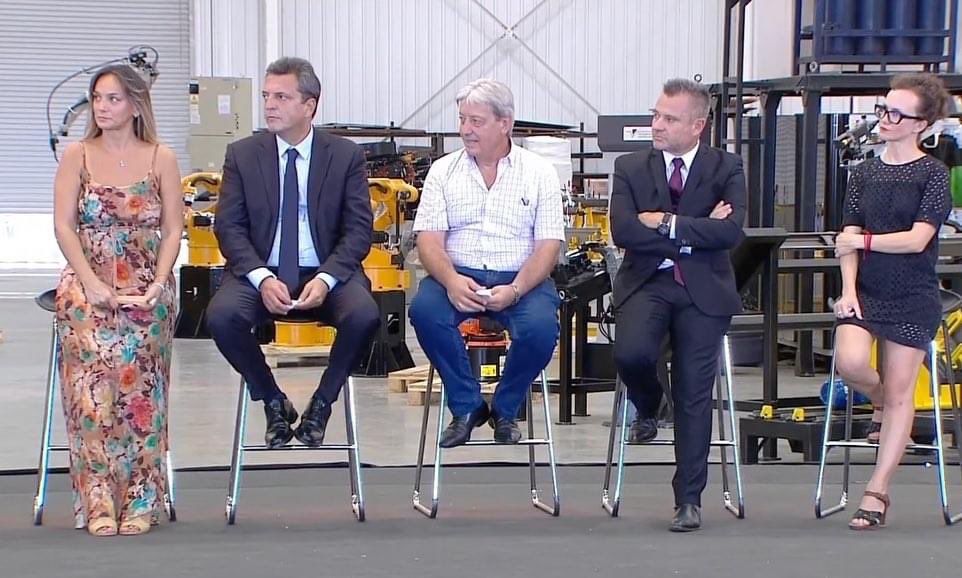DamiContrerasOk's tweet photo. 🚘• Acompañamos a @SergioMassa, @dmvasco y @MalenaMassa en su visita a Benavídez para la presentación del programa #PotenciaPyMEX. https://t.co/ITI999o1uE