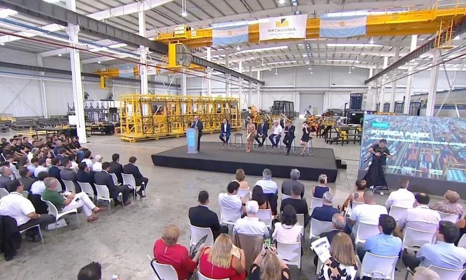 DamiContrerasOk's tweet photo. 🚘• Acompañamos a @SergioMassa, @dmvasco y @MalenaMassa en su visita a Benavídez para la presentación del programa #PotenciaPyMEX. https://t.co/ITI999o1uE