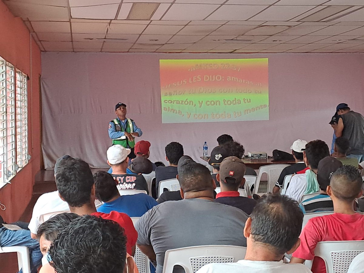 CTipitapa's tweet photo. Seminario sobre la prevención de accidentes impartido a conductores del sector caponeras en el Municipio de Tipitapa, además de mejorar la calidad del servicio a las familias que hacen uso de este transporte. #MasVictoriasPuebloPresidente #Nicaragua #13Marzo https://t.co/L1AIr9hGoX