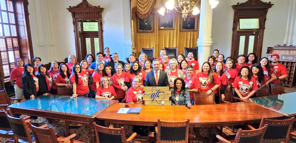 SOCORROAFT's tweet photo. Thank you, Senator @CesarJBlanco, for supporting and advocating for the @TexasAFT Respect Agenda, which asks for

😁$10,000 raise for teachers
✊🏽15% for support staff
🕰Defined workday
👩‍🏫Close class size loopholes

#RespectUsExpectUS #Txlege  #IamAFT #SocorroAFTvotes @SocorroISD https://t.co/zuz5ZVYOMr