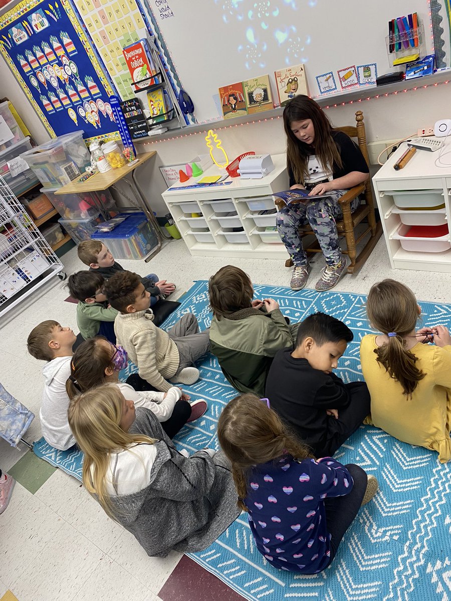 JDbeachteach's tweet photo. It’s a beautiful thing when a former student chooses reading to your class as a reward ❤️ #EveryStudentEveryDay #WeRBeach #studentrewards #proudteacher #awesomereader @AntrimSchool @StecchiniM @ptbeachsuper https://t.co/O1QH6kGNnM