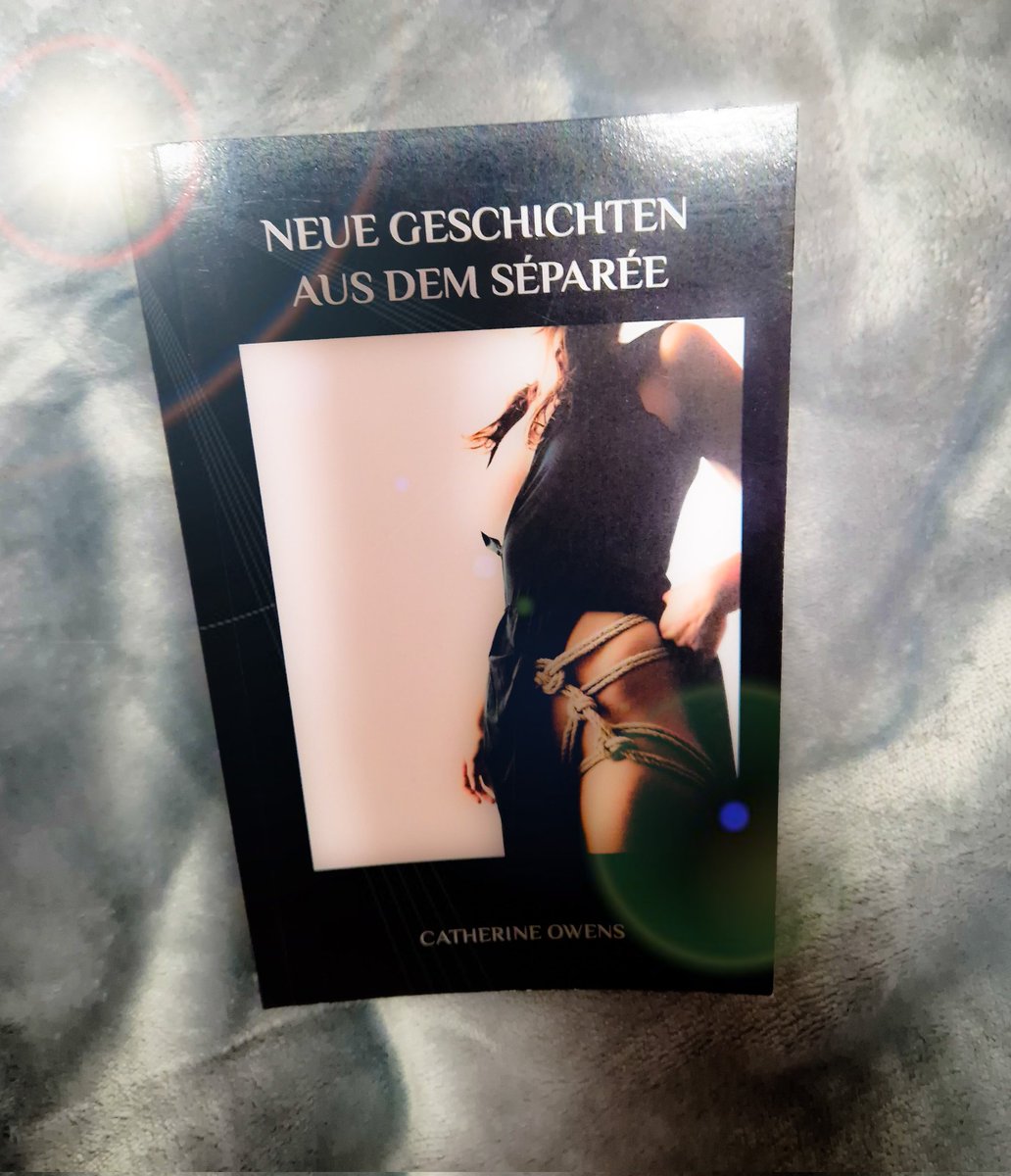 Wenn einer der wundervollsten Menschen die dir auf Twitter je begegnet sind dir ein Buch schickt mit einer so schönen und persönlichen Widmung ...da darf auch mal ein Tränchen kullern. 🥺  tausend Dank du Herzmensch 💜 ich freu mich aufs Lesen. 🙂
<a href="/LessDressed/">🏳️‍🌈💙Cate💛⛓️</a>