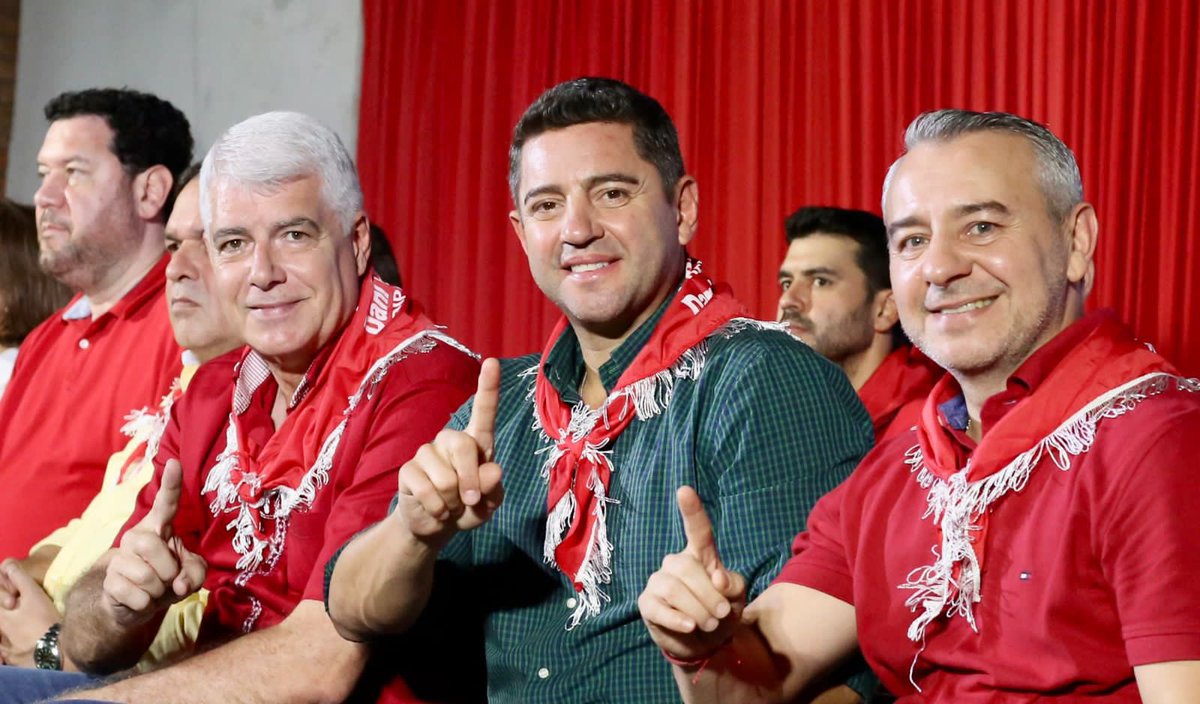 SantiPenap's tweet photo. Tenemos un país que está condenado al éxito. Solamente tenemos que trabajar con honestidad, responsabilidad y patriotismo para que todos los paraguayos estén mejor. ¡Gracias Asunción! 🙌🏻 https://t.co/CBwQ6REzJw