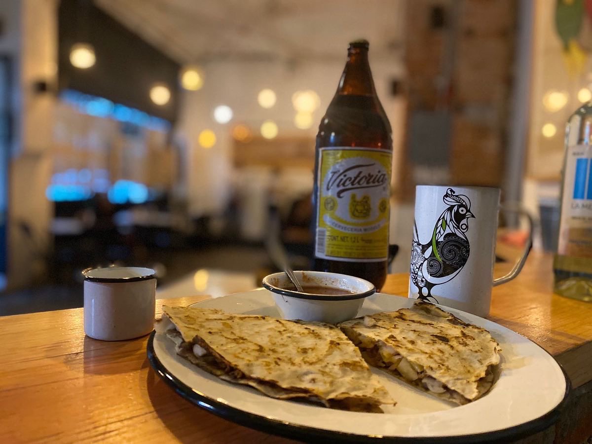 Hace 5 años nació Tenxokotl, un espacio en donde la tlayuda, el huapango y el mezcal eran solo un pretexto para hacer comunidad. Agradecemos a todos quienes nos han brindado su apoyo y cariño. Pronto nos volveremos a ver y armaremos un gran fandango. #TlazkamatiMiak