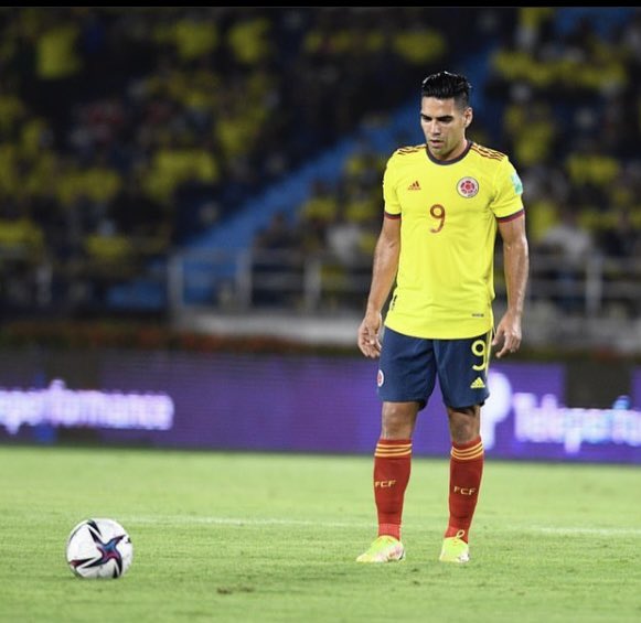 DSportsCO's tweet photo. 🐯 ¿Están a favor o en contra de la convocatoria de Falcao a la Selección Colombia 🇨🇴?

🔁 A favor 
❤️ En contra

📌 Tiene 2 goles, 3 titularidades y 20 suplencias con el Rayo esta temporada. No anota desde 18/10/22.

#FutbolAsiDSPORTS https://t.co/TbK0w4RTbu