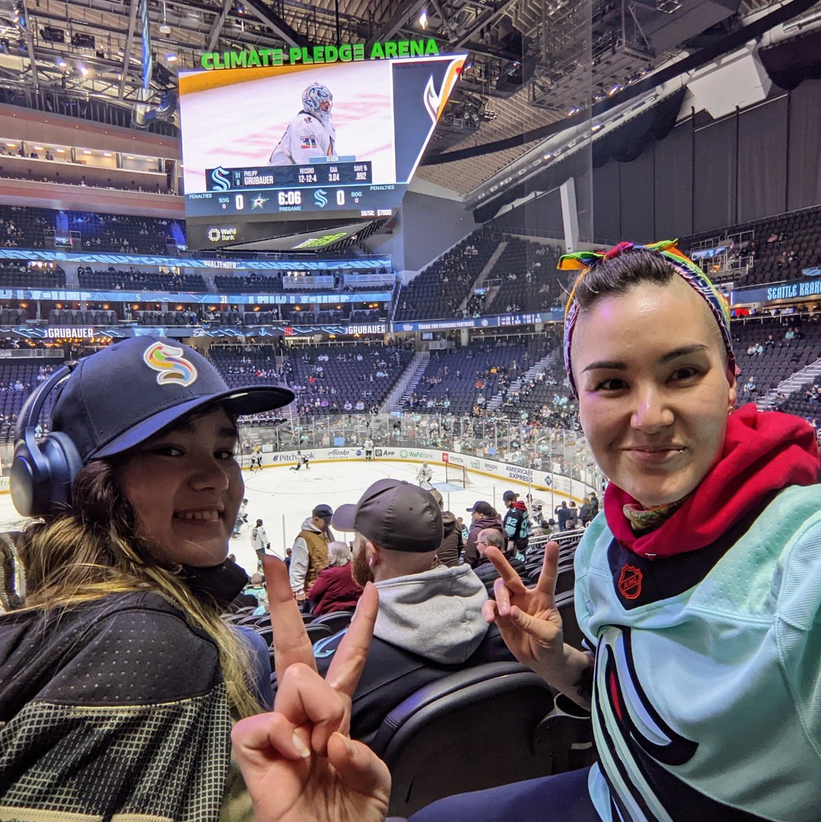 AkidauShaina's tweet photo. Proud to be a fan of a team that celebrates pride! Go @SeattleKraken! 🏳️‍🌈🐙#whereiroot https://t.co/iMLdukJmid