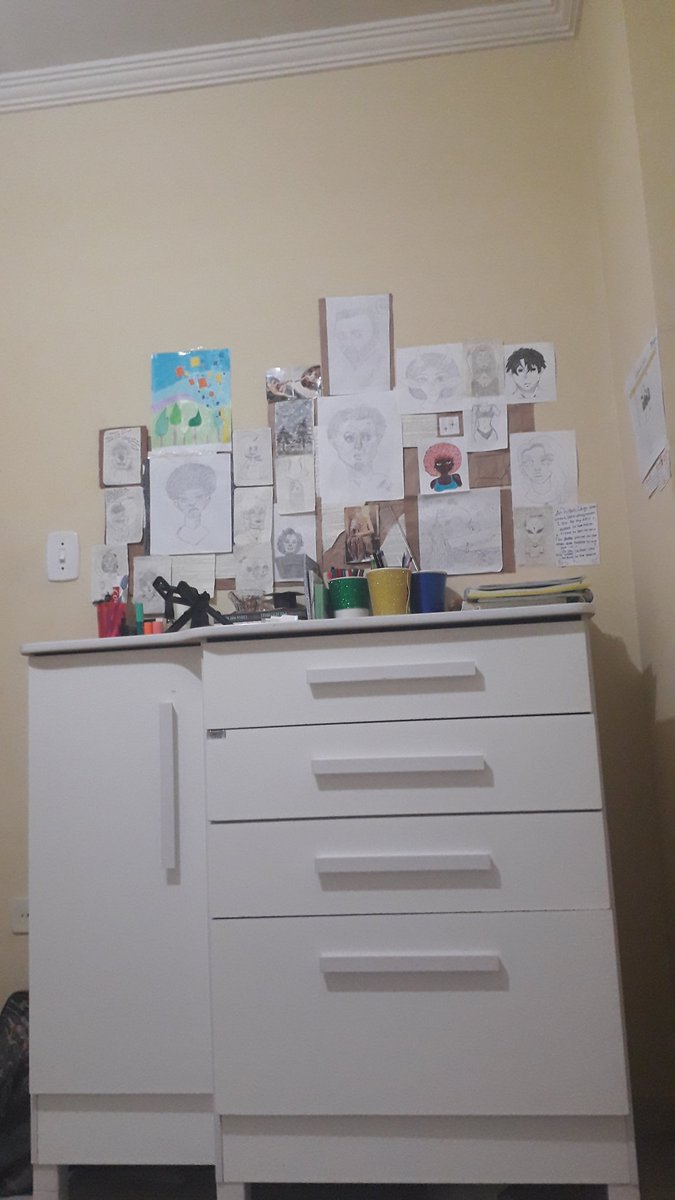 itstudy0's tweet image. Sim eu estudo em pé 😍
Odeio ser pobre