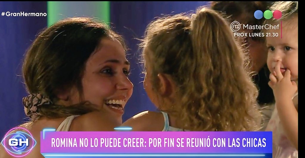 My_stars_MJ's tweet photo. No puedo de la emoción!!! Que bonito reencuentro, Romi y sus hijas lo necesitaban! Soy feliz!!!! Te amamos Romi!💗🥺✨️😭
#GranHermano #GH #GH23 #RomiGH #RominaGH #RomiUhrig https://t.co/lP0pLf24qL