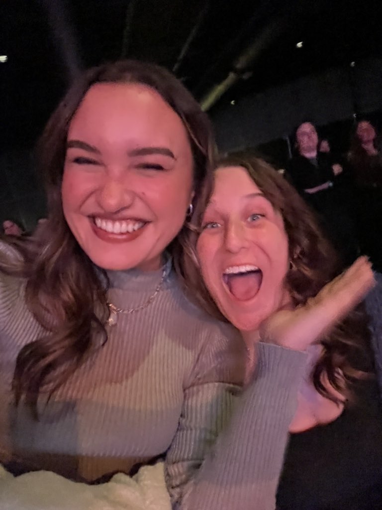 kalabanham's tweet photo. SURPRISE. currently celebrating Miss @_lauralittleton joining #TeamNiall in person at her hometown watch party!! love her with my whole heart and know you all will too ๐งก
#TheVoice #BlockSquad https://t.co/cyIoDBJJcF