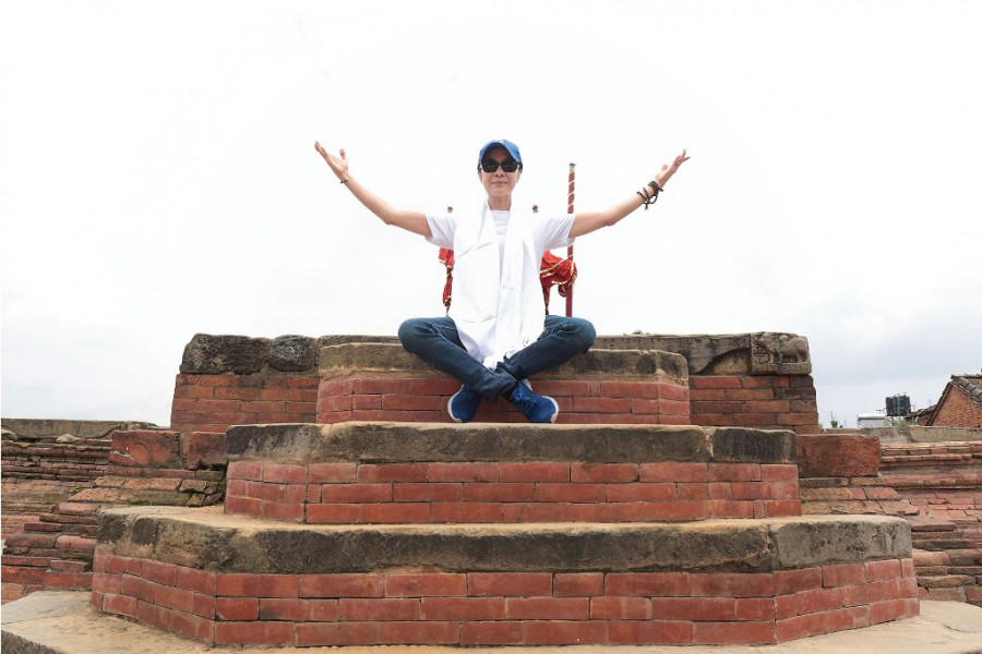 KanakManiDixit's tweet image. 1/2. Did you know #MichelleYeoh is a Nepal Earthquake survivor?
On 25 April '15 she was in Kathmandu for a programme to sensitise against road traffic accidents, which takes so many Nepali lives &amp;amp; maims many more.
Congratulations on taking home the Oscar, Michelle !
What a blast!