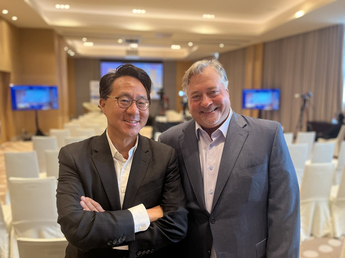 CurtisSChin's tweet photo. #Thailand 🇹🇭

Delighted to be here at #TradeWinds #ASEAN w/ @agoda founder &amp; chairman Rob Rosenstein. We’ll be discussing  #startups, #tech, #doingbiz &amp; more.  And later this afternoon, talking US geopolitics w/ @Steven_Okun. A shout-out to US @CommerceGov! https://t.co/K9zcsL61de