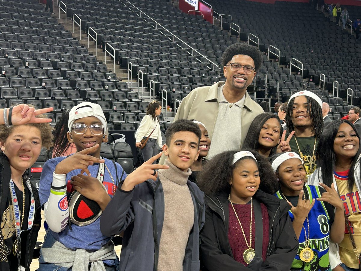 To be a Bobcat! I had the pleasure of hanging out at the Pistons game with some of our students who are deaf/hard of hearing and look who they got a chance to meet! @RalphBunchePrep