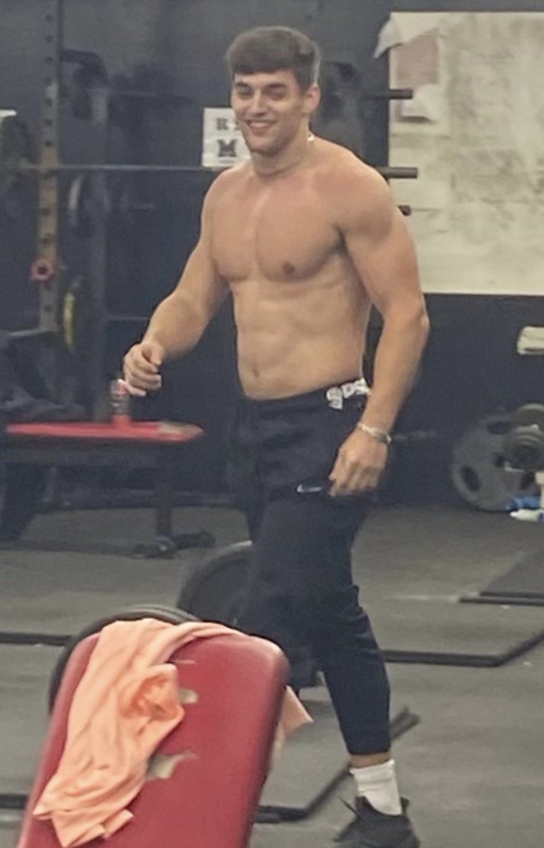 My nephew got to come home from USC for spring break, I knew where to find him 😂….in the weightroom.  #ManyMade🏆🏆🏆 #FightOn✌️