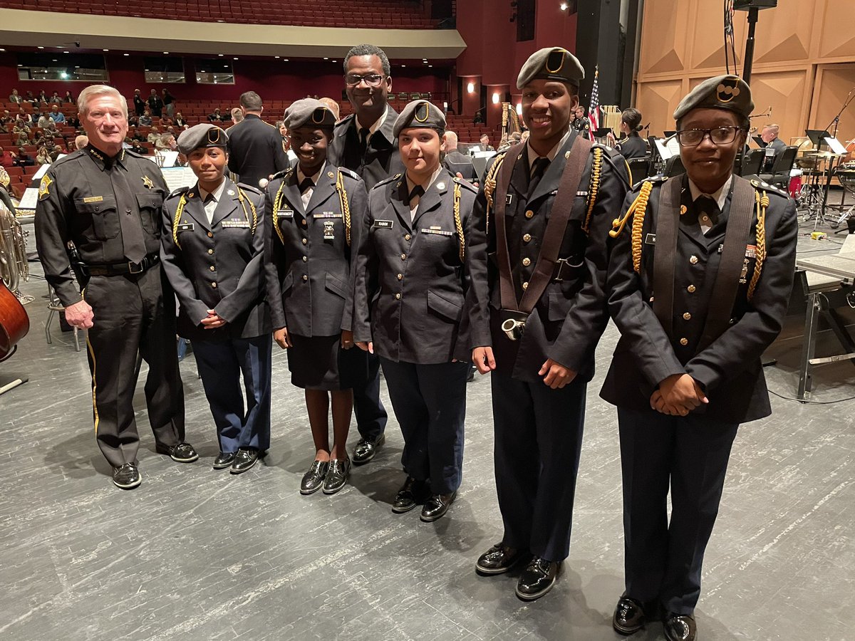 🎺 🎼 Sheriff Lott had the honor of introducing the U.S. Army Field Band & Soldier’s Chorus at the Koger Center this evening along with Brig. Gen. Henry Dixon of Army Central Command. 🎶 It was a celebration of people who have gone above and beyond for their communities.