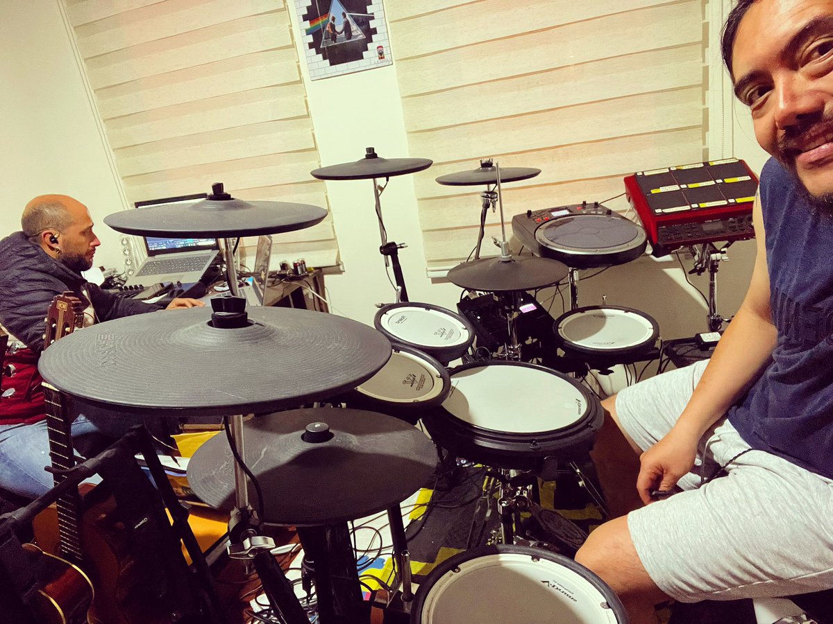 SinistraEc's tweet photo. Grabación en proceso, junto a nuestro gran amigo #LocoVini 🎧🎧🎧 #recording #drums #rolandvdrums #td17kvx #hpd20 #handsonic #spdsxse #SINISTRA #RESUCITA #SINIESTRO #CUBASE #studioone5 #superiordrummer3 #slatedrums https://t.co/QeXgtPol8r