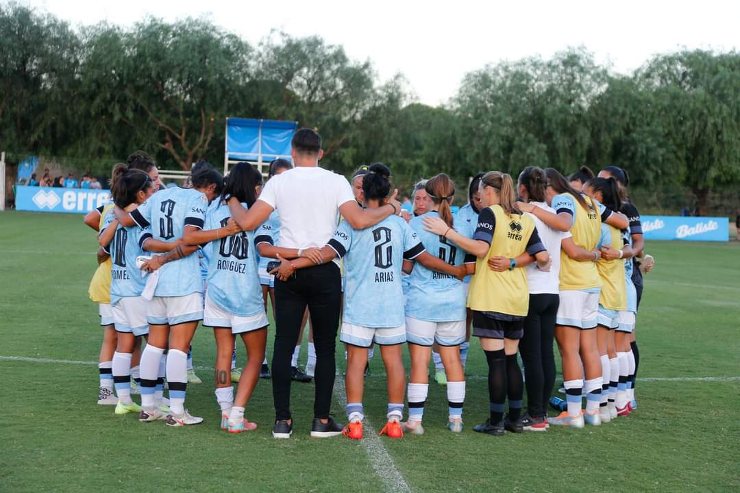 La derrota del femenino de #Belgrano por 3 a 0 ante San Lorenzo no modifica la confianza que tengo en las jugadoras y el cuerpo técnico. El de hoy fue un rival durísimo y muy calificado. Los actuales son tiempos de aprendizaje, trabajo y adaptación a primera.

📷 <a href="/Belgrano/">Belgrano</a>
