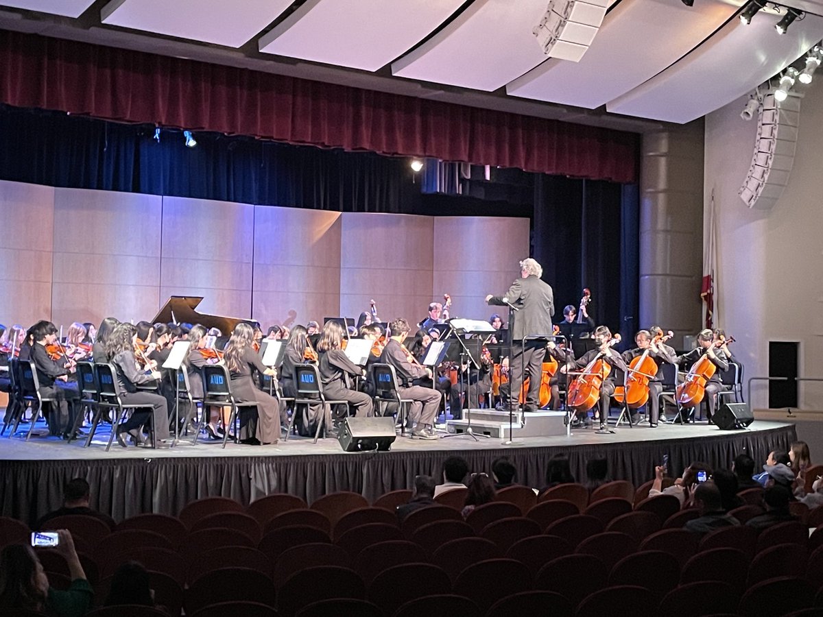 VHS Orchestra bringing it in full force tonight!!! So good!