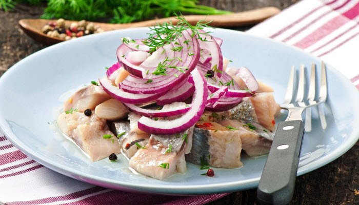CKBmelbourne's tweet image. Get ready to impress your taste buds with this mouth-watering recipe! 
In just a few minutes, you can transform store-bought chopped pickled herring into a dish that's perfect for any occasion. 
Follow the link: zurl.co/7QiS  
#kosherrecipe #continentalkosher