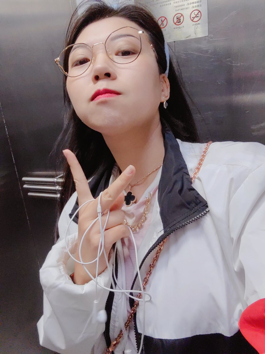 0x1440's tweet photo. 怎么才能让我多掉点头发 熬夜都不好使 https://t.co/q3dJYfQjYa