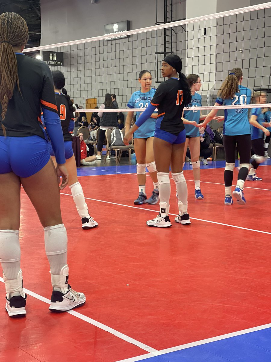 GabrielleHairs4's tweet photo. I had an awesome time competing with my teammates at the Red Rock Rave Qualifier. Didn’t get a bid(place 5th), next stop Kansas, back to the lab we go. @karli_jordan @MorganCreer2024 @luhbryeezy 🧡💙💪🏾 @UntouchablesEpa https://t.co/4gCuWj3LDY