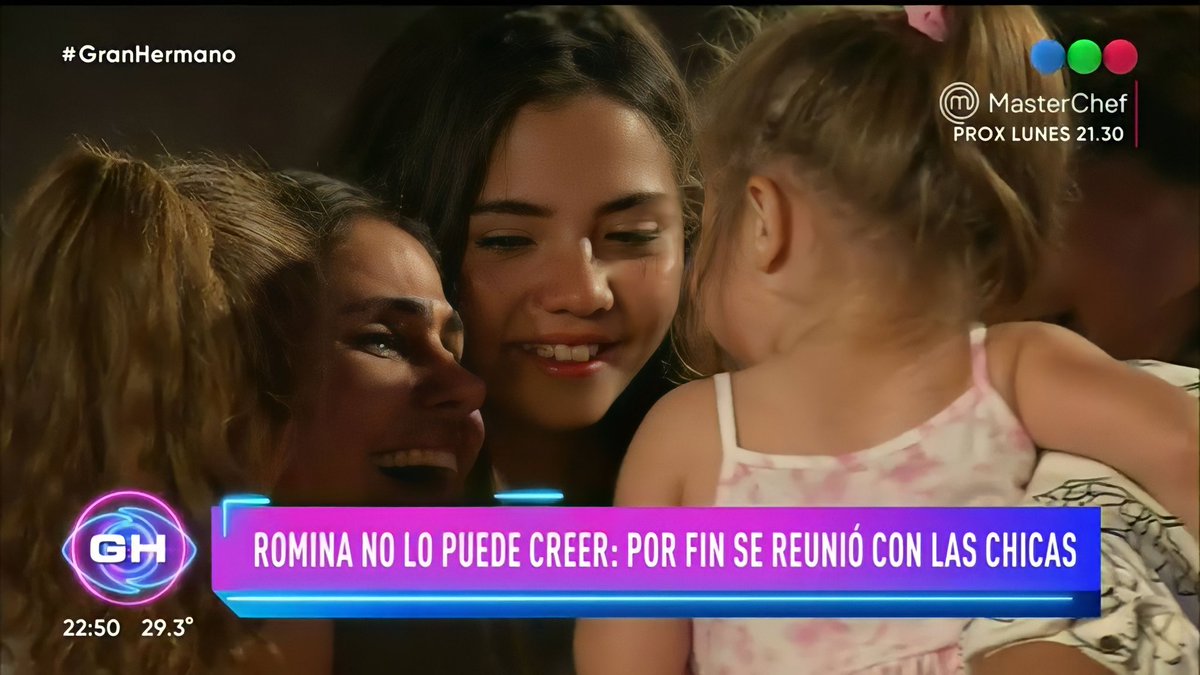 RomiUhrig's tweet photo. Hermoso momento, el encuentro más esperado y anhelado por todxs! 🥺💞
.
.
.
#granhermano #granhermanoromina #granhermano2022 #roministas #teamromina #romineta #romigh #dipuneta #rominagh #telefe #teamromina👑 https://t.co/Ut6NTEGFLP