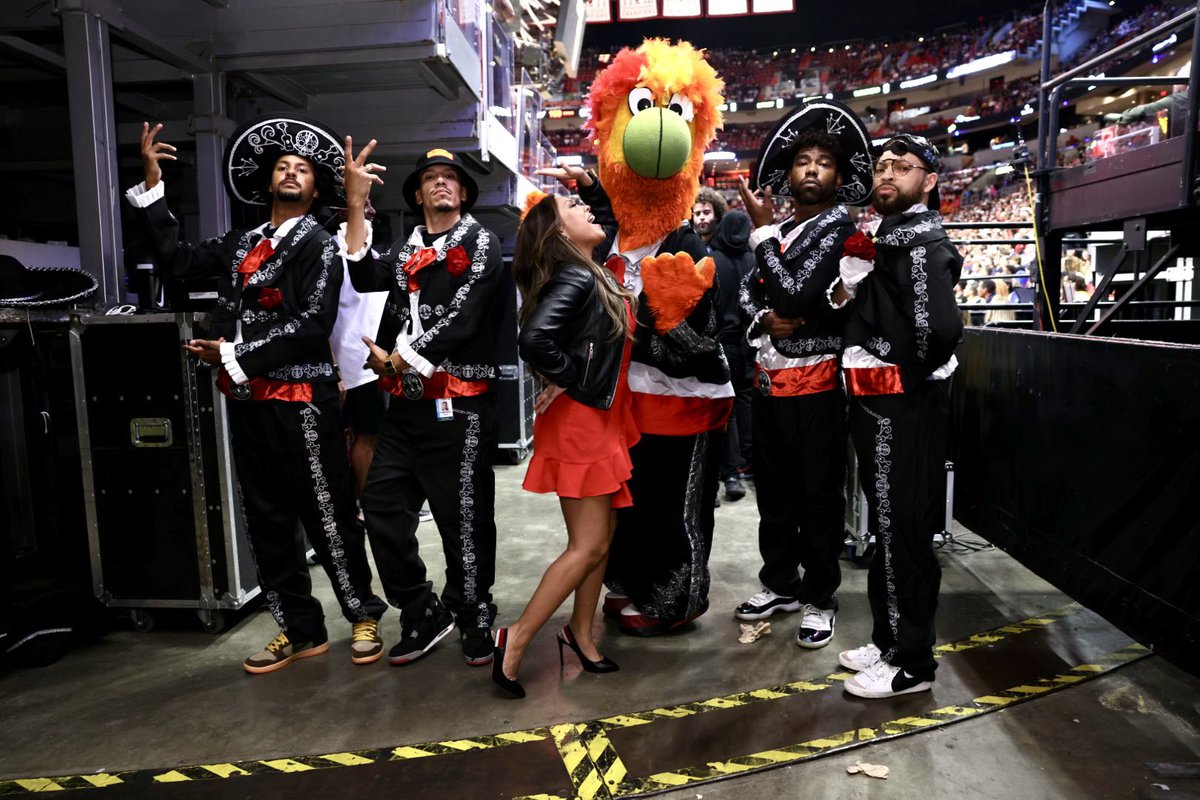 #Heatwin on Noche Latina🔥🏀💃🏻Double Win. <a href="/MiamiHEAT/">Miami HEAT</a>