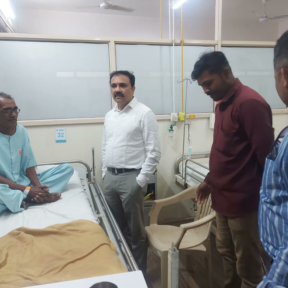 DrPrashant1081's tweet photo. आमच्या जामनेर तालुक्यातील एका कॅन्सर ग्रस्त रुग्णाच्या मोफत उपचारासाठीच्या अडचणी दुर करुन उपचाराची व शस्त्रक्रियेची व्यवस्था करुन दिली. त्यासाठि स्वतः औरंगाबाद येथे जाऊन रुग्णाची भेट घेतली व डॉक्टरांशी चर्चा केली.
डॉ प्रशांत भिमराव पाटिल
तालुका अध्यक्ष राष्ट्रवादी युवक काँग्रेस https://t.co/Mrofwo1nEn