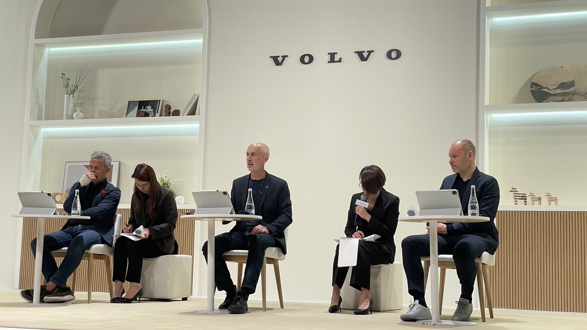 hohocho's tweet photo. .@volvocars CEO Jim Rowan and all executives are now in Seoul to celebrate Volvo Car Korea’s 25th anniversary. On the press conference, Volvo said it’ll reveal its flagship electric SUV, EX90 in S.Korea later this year as an Asian premiere. #Volvo #JimRowan https://t.co/nZm6fH5rDq