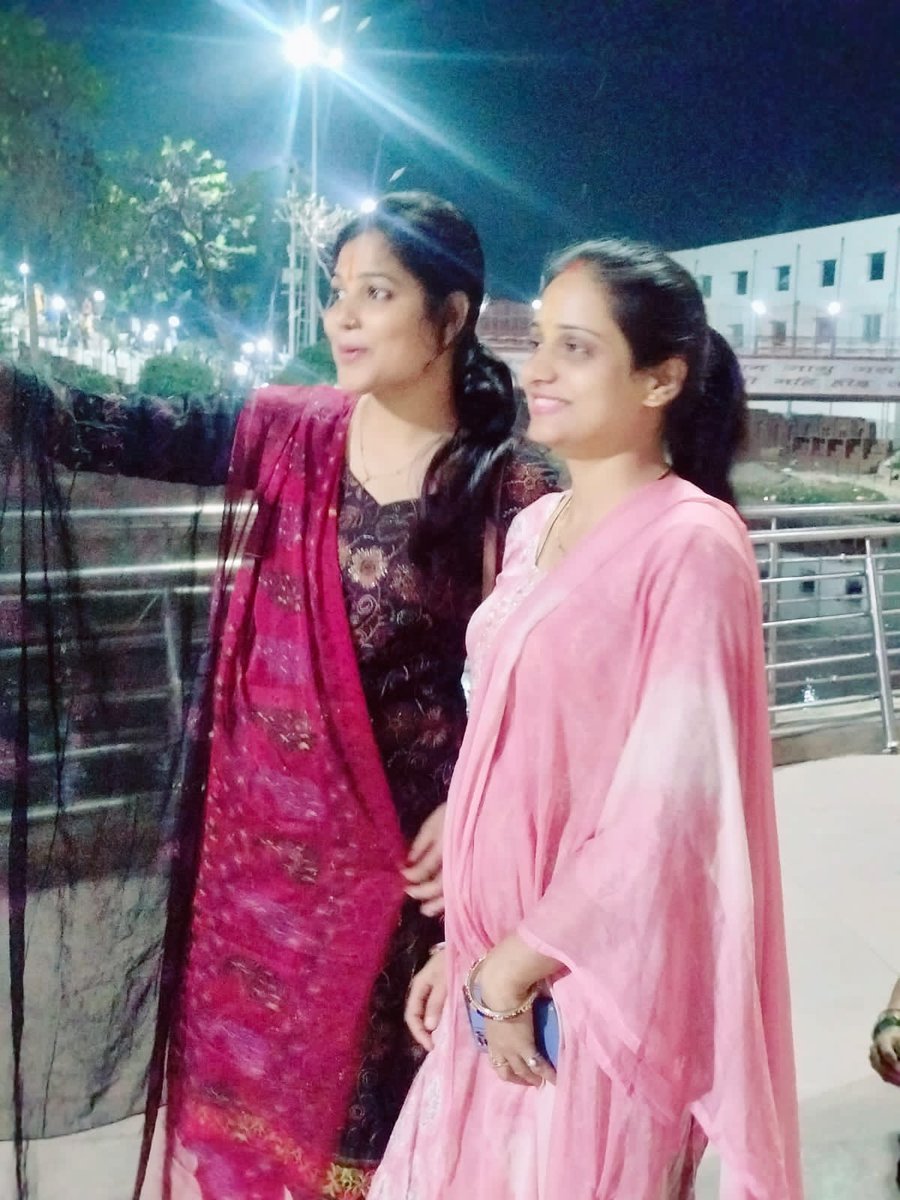 upcopvaishali's tweet photo. बुद्धिहीन तनु जानिके,
 सुमिरौं पवन कुमार,

बल बुद्धि बिद्या देहु मोहिं,
 हरहु कलेस बिकार.... ✨🦋👏
#जय_श्री_राम

#जय_बजरंगबली https://t.co/j3jaVtyIFX
